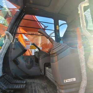 Excavadora de cadenas Hitachi ZX200 usada, original japonesa, de 20 toneladas, motor de 122 kW, capacidad de cazo de 0.8 m, de segunda mano, en venta. - Product Image 5