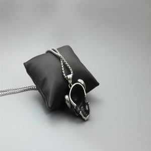Collar con Colgante de Calavera Demoníaca de Acero Inoxidable, Joyería Temática de Regalo para Hombres y Mujeres, Diseño Moderno - Product Image 4