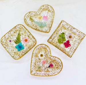 Resin Square Breast Milk Storage Bottle Carved Design European Style Single Tier Pressed Dry Flowers for Bathroom Tableware - Product Image 1