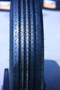 ยางรถบรรทุก LCH T-REX รุ่นใหม่ 7.50R16LT แบบลม ยางเรเดียล ไม่มียางใน สำหรับรถบรรทุกขนาดเล็ก ทุกตำแหน่งล้อ - Product Image 3