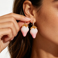Nouvelle Collection Été 2026 : Boucles d'oreilles pendantes en résine électroplaquée à pois fraises, style minimaliste doux et éclatant