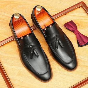 Zapatos Formales de Cuero Vacuno para Hombre, Estilo Europeo, Clásicos, Ajustados, para Boda, Estilo Moderno - Product Image 1