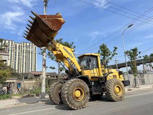Minicargadora frontal Komatsu usada en oferta, tracción en las RUEDAS 4x4, carga nominal de 7 toneladas con motor de motor y bomba de cargador usado, 2 unidades - Product Image 4