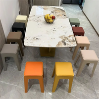 Tabouret empilable portable en plastique, confortable pour une assise prolongée, tabouret minimaliste pour chambre à coucher et table à manger
