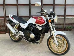 Honda1 CB400 Classic, Motocicleta Naked de 400cc con Motor de 4 Cilindros en Línea, Entrega de Potencia Suave, Motos a Gasolina - Product Image 1