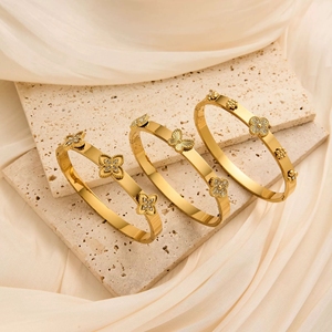 Bracciale in acciaio inossidabile con quadrifoglio tempestato di diamanti, bracciale da donna con fibbia a fiore e farfalla - Product Image 1