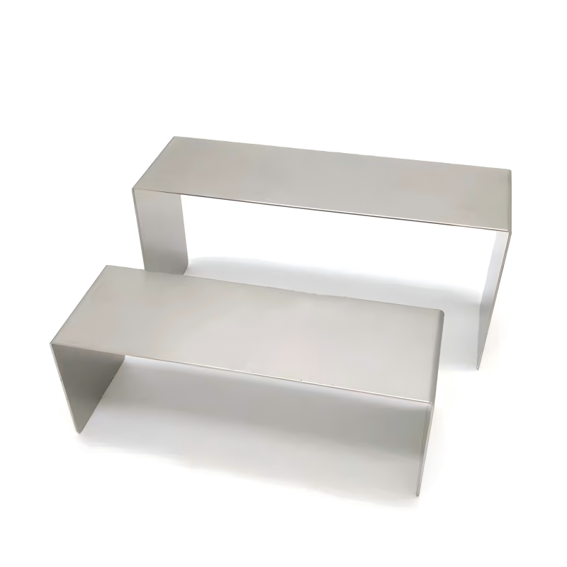 Deux pièces en argent brossé