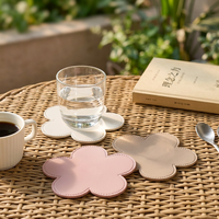 Sous-verre personnalisé en cuir PU de style nordique en forme de fleur, résistant à la chaleur, antidérapant, pour la décoration de table