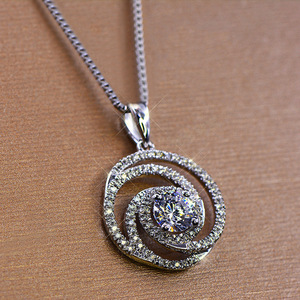 Collana con Ciondolo Rotondo per Donne, Design con Elemento Mobile al Centro, Accessorio da Collo per Uso Quotidiano - Product Image 2