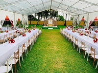Tente de réception de luxe en alliage d'aluminium pour 500 personnes, chapiteau de mariage extérieur en forme de A, tente pagode pour événements