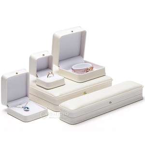 Boîte à bijoux de luxe en gros blanche, emballage personnalisé en cuir PU pour bijoux, boîte à bracelet, boîte à boucles d'oreilles, boîte à collier, boîte à bagues - Product Image 1