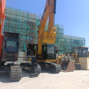 Excavatrice hydraulique Cat avec godet de terrassement, matériel de terrassement d'occasion pour chantier de construction - Product Image 1