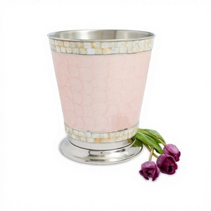 Vaso de accesorios de baño ecológico de nácar y acero inoxidable hecho a mano de la mejor calidad de A.K - Product Image 1
