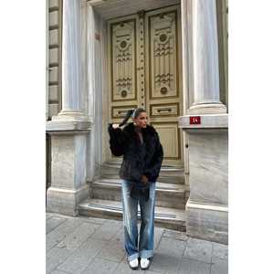 Manteau long et fin en fausse fourrure noire Rufina avec imprimé vintage décoré de rembourrage en chameau, fabriqué en laine et en soie - Product Image 1