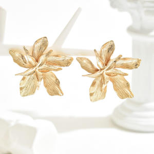 Europa y los Estados Unidos exagerados Cool Metal flor grande colgante pendientes tachuelas pendientes para mujer - Product Image 1