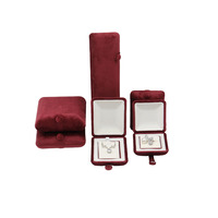 Boîte à bijoux carrée moderne en plastique avec fermeture à pression et logo personnalisé en relief pour l'emballage des bagues et des pendentifs