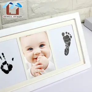 Customized Logo 5- 7 Days Gift Home Decoration Wooden Newborn Marcos De Foto Baby Footprint Handprint Wood Photo Frame