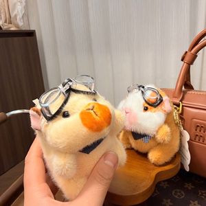 Porte-clés en peluche cochon d'Inde avec lunettes, jouet en peluche doux, breloque de sac, forme 3D, couleurs beige et marron - Product Image 3