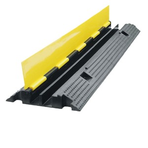 Ralentisseur en caoutchouc Tianjiu 1000x250x50 avec chemin de câbles pour usage extérieur - Product Image 3