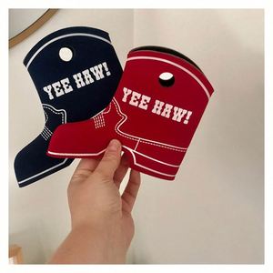 Manchon de tasse en forme de botte de Noël festif, idéal pour les réunions à la maison, les fêtes de bureau ou les cadeaux. - Product Image 2