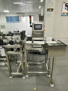 Cintura ad alta velocità ad alta precisione in scatola <span class=keywords><strong>cola</strong></span> birra di <span class=keywords><strong>pesce</strong></span> bevanda on-line check-weigher controllo linea di pesatura macchina di produzione - Product Image 4