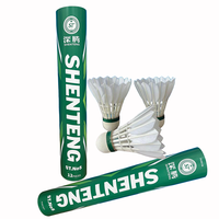 Volant de badminton n°5, droit et léger, robuste et durable, ne perd pas ses plumes, idéal pour l'entraînement et la compétition en salle.
