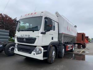 Camion de transport de fourrage en vrac de 30 m³ à 3 essieux pour aliments pour volailles, avec vis sans fin électrique pour la livraison en ferme avicole - Product Image 3