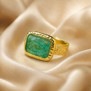 Anello retrò con pietra verde incisa, design con motivo tribale, gioiello alla moda per l'uso quotidiano - Product Image 3