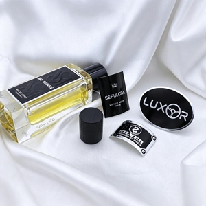 Etiqueta Metálica Personalizada para Botella de Perfume, Color Negro Plateado en Relieve, Adhesivo Metálico para Botella de Eau de Parfum - Product Image 4
