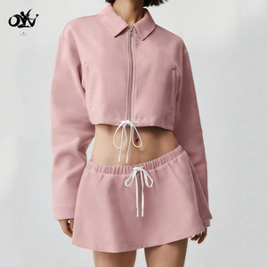 Ensemble deux pièces <span class=keywords><strong>sport</strong></span> pour femme de haute qualité, respirant, avec col montant, fermeture éclair, veste de survêtement et jupe, design décontracté 2-en-1 avec poches, vente en gros - Product Image 1