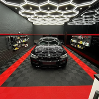 Plafonnier LED Hexagrid MJ Garage 110V-240V, Atelier, Détailing Auto, Lavage de Voitures, Station Beauté, IP54, Ultra Lumineux 4.8x2.4M