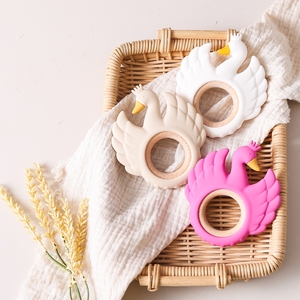 Jouet à mâcher à dents de cygne pour bébé, matériau en bois et silicone <span class=keywords><strong>avec</strong></span> hochet, sucette en forme d'ours, échantillons gratuits - Product Image 3