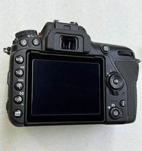 กล้อง Nikon D7500 มือสอง ความละเอียด 20.9MP บันทึกวิดีโอ 4K เหมาะสำหรับการเดินทางและถ่ายภาพกลางแจ้ง กล้อง DSLR - Product Image 3