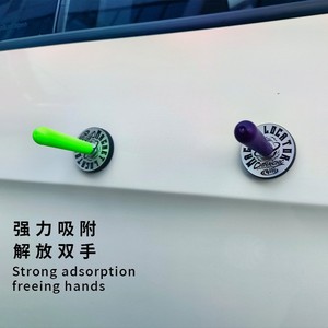 เครื่องมือยึดตำแหน่งแม่เหล็กสำหรับติดฟิล์มรถยนต์ ขนาด 7 ซม. x 4 ซม.  พร้อมที่ขูดพลาสติก อุปกรณ์ยึดตัวถังรถยนต์ เปลี่ยนสีได้ - Product Image 1