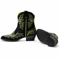 Bottes de cowboy noires brodées sur mesure pour femmes, bottines western vert néon à bout pointu et talon carré, vente en gros, OEM, ODM, usine 2026