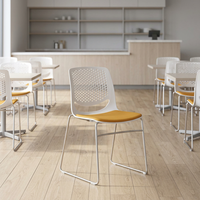 Chaise de bureau pour vente directe, chaise rembourrée empilable en plastique pour formation et conférence, chaise visiteur à base de traîneau pour salle de réunion