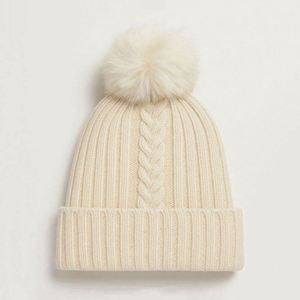 Gorro de Invierno Cálido y Grueso, Tejido con Trenzas, Protección para las Orejas, Gorro de Punto para Mujer, con Pompón - Product Image 3