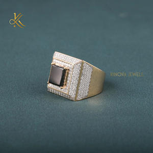 Llamativo anillo de diamantes de hip hop para hombre con brillo helado y diseño de declaración audaz perfecto para los creadores de tendencias de estilo callejero - Product Image 6