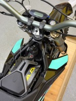 Nueva Motocicleta Eléctrica Todoterreno Surron Hyper Bee 8000W 2026 con Diseño de Estructura Segura y Humanizada