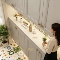 Armoire intégrée en bois composite à panneaux blancs, dressing, meuble de rangement, charnières silencieuses, éclairage LED chaud, aménagement personnalisé