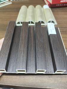 Construisez en toute confiance dans les climats froids avec nos panneaux WPC résistants au gel. <span class=keywords><strong>Ils</strong></span> ne se fissureront pas et ne deviendront pas cassants - Product Image 6