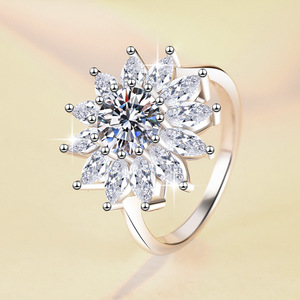 แหวนหมั้นรูปดอกทานตะวันประดับเพชรโมอิสซาไนต์ 0.5&1 กะรัต VVs1 แท้ พร้อมใบรับรอง วัสดุเงินแท้ S925 ราคาโรงงาน สำหรับผู้หญิง - Product Image 1