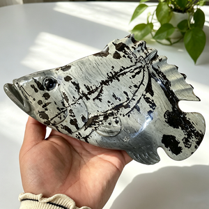 Scultura di Pesce in Pietra di Diaspro Naturale Intagliata a Mano, 17-20cm, Pezzo Unico Artigianale di Animale Marino per Arredamento Casa - Product Image 2