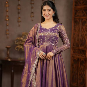 Kurta/Kurti en Soie Cosmos Moderne et Magnifique de Haute Qualité avec Broderie, Idéal pour les Mariages et les Fêtes, Séchage Rapide, Vente en Gros - Product Image 1