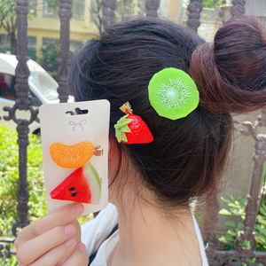 อุปกรณ์เสริมทรงผมสุดแปลกสำหรับนักเรียนโมเดลอาหารอุปกรณ์ประกอบฉากจำลองน่ารักที่หนีบผมรูปผลไม้แตงโมสตรอเบอร์รี่กับลูกสาวของฉัน - Product Image 2