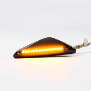 Clignotants latéraux dynamiques Autodragons - Feux de position latéraux LED à défilement ambre fumé pour E70 E71 X5 E72 X6 F25 X3 - Product Image 6