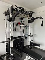 Prix de gros Équipement de fitness multifonctionnel pour salle de sport Entraîneur de couleur personnalisé Machine à squat pour usage domestique Entraînement de force