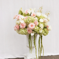 Stofrose kunstbloemen voor bruiloft, bloemstukken voor de gangpaden, kolomstandaard, bloemarrangement voor ceremonie en receptie decoratie