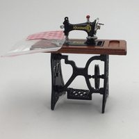Modèle miniature de couture nostalgique en alliage métallique 1:12 avec ciseaux et accessoire en tissu à carreaux pour loisirs créatifs
