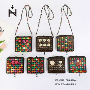 Borsa a tracolla in guscio di cocco 18x16,5x5 cm Borsa a tracolla da donna con design colorato con perline - Product Image 2